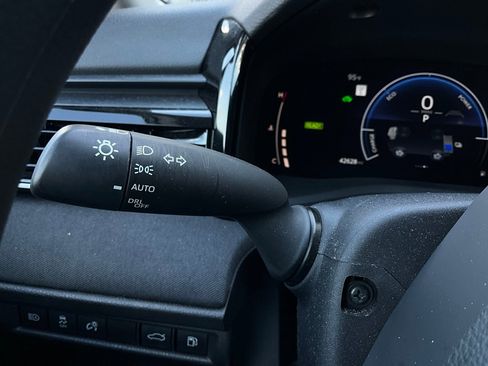 Used 2025 Toyota Camry LE image 34