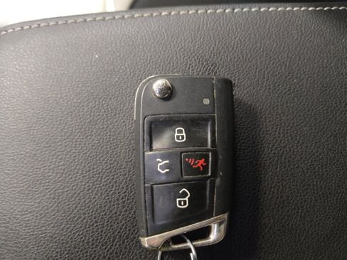 Used 2021 Volkswagen Tiguan SE R-Line image 32