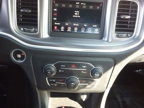 Used 2019 Dodge Charger SXT RWD image 9