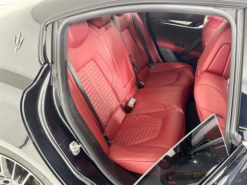 Used 2022 Maserati Ghibli Trofeo image 31