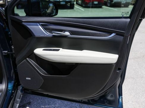 Used 2025 Cadillac XT5 Sportv w/ LPO, Floor Liner Package AWD/4WD image 29