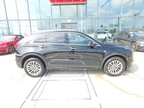 Used 2024 Cadillac XT4 Premium Luxury image 4