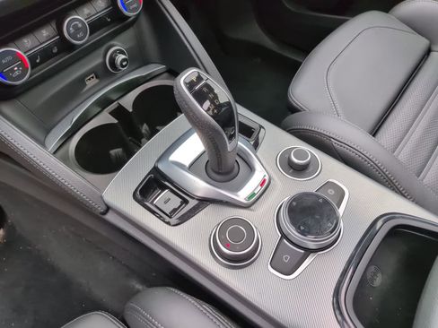 Used 2024 Alfa Romeo Stelvio Veloce AWD/4WD image 30