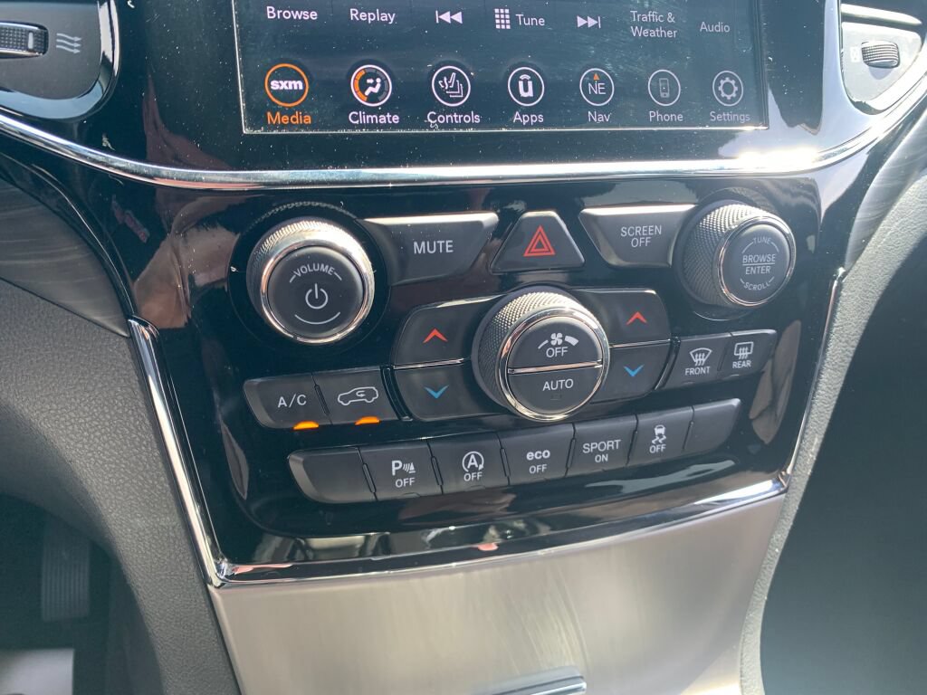 Used 2020 Jeep Grand Cherokee Altitude AWD/4WD image 19