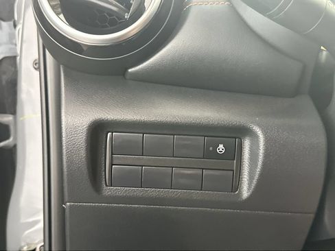 Used 2023 Nissan Kicks SR w/ SR Premium Package FWD image 18