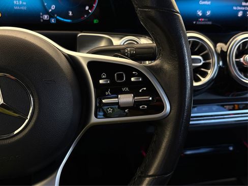 Used 2021 Mercedes-Benz GLB 250 image 26