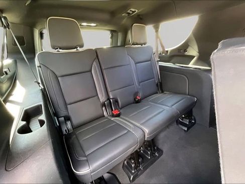 Used 2024 Chevrolet Suburban Premier AWD/4WD image 18