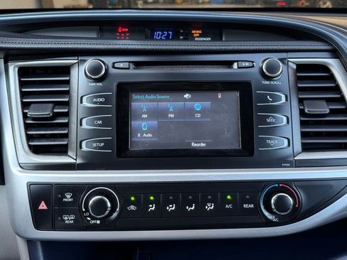 Used 2018 Toyota Highlander LE image 37