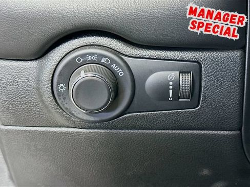 Used 2024 Dodge Durango GT RWD image 11