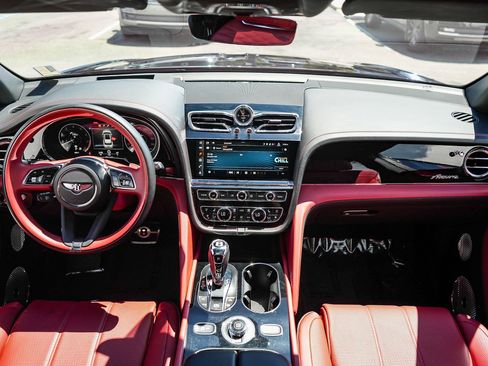 Used 2023 Bentley Bentayga Extended Wheelbase AWD/4WD image 5