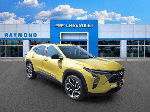 Used 2024 Chevrolet Trax RS w/ Driver Confidence Package FWD image 1