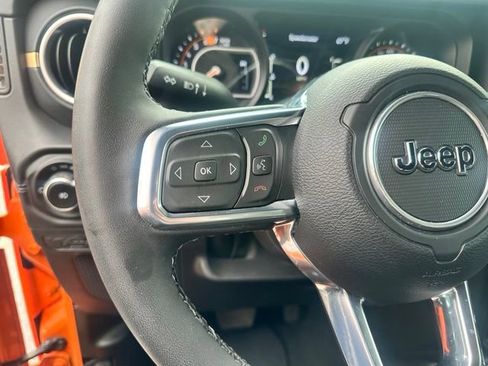 Used 2025 Jeep Wrangler Unlimited Sahara AWD/4WD image 27