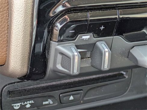 Used 2019 RAM 1500 Laramie image 31