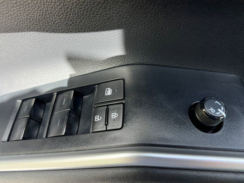 Used 2023 Toyota Highlander LE FWD image 13