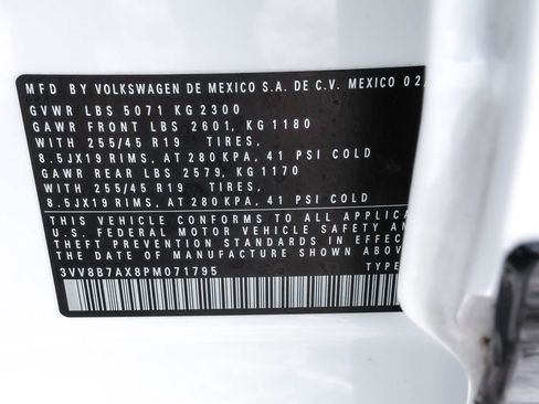 Used 2023 Volkswagen Tiguan SE R-Line image 40