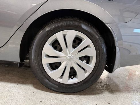 Used 2021 Nissan Versa S FWD image 33