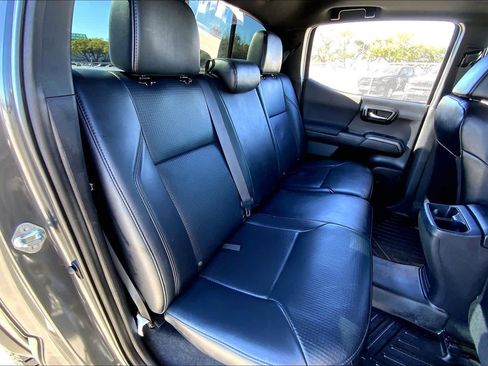 Used 2019 Toyota Tacoma TRD Off-Road image 19