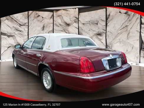 Used 1998 Lincoln Town Car Executive RWD image 4
