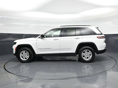 Used 2025 Jeep Grand Cherokee Laredo w/ Luxury Tech Group I AWD/4WD image 23