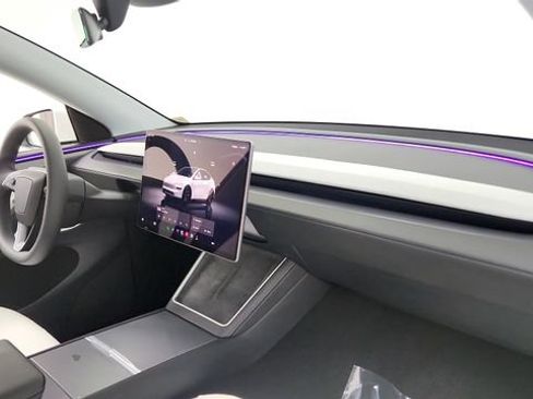 Used 2026 Tesla Model Y AWD image 32