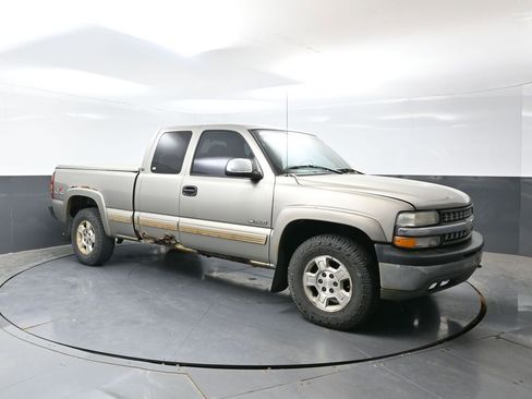 Used 2001 Chevrolet Silverado 1500 LS w/ Firm Ride Suspension Pkg AWD/4WD image 3
