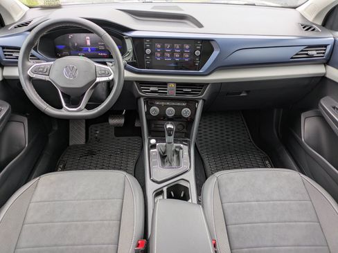 Used 2023 Volkswagen Taos SE w/ Panoramic Sunroof Package FWD image 12
