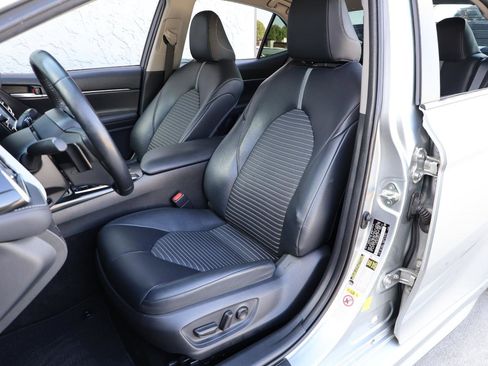 Used 2018 Toyota Camry SE w/ Convenience Package image 14