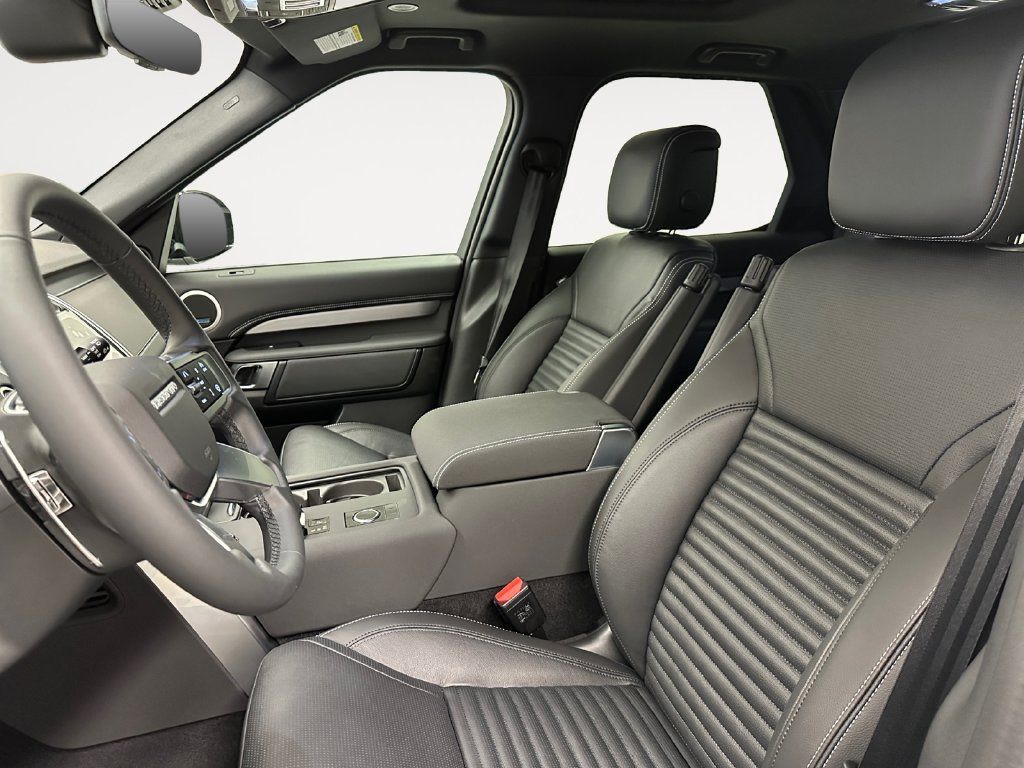 New 2026 Land Rover Discovery Dynamic SE AWD/4WD image 9