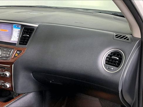Used 2018 Nissan Pathfinder Platinum image 16