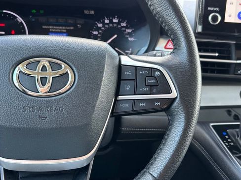 Certified 2025 Toyota Sienna XLE FWD image 21