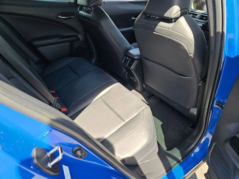 Used 2022 Lexus UX 200 FWD image 18