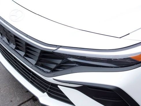 Certified 2025 Hyundai Elantra Sport FWD image 8