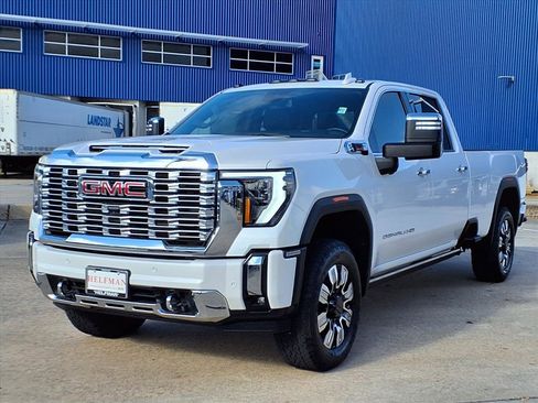 Used 2025 GMC Sierra 3500 Denali image 3