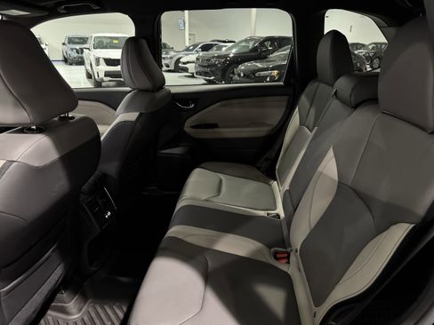 Used 2025 Subaru Forester Limited image 33