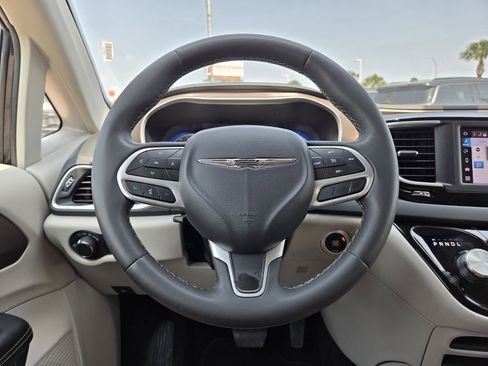 Used 2023 Chrysler Voyager LX FWD image 41