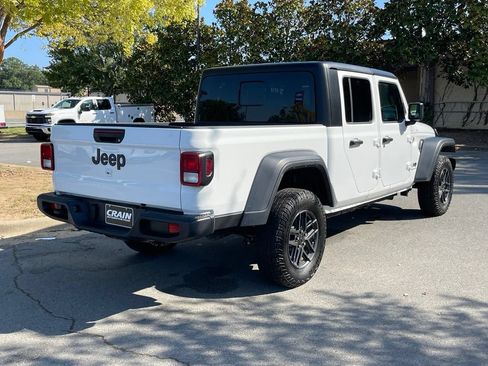 Used 2025 Jeep Gladiator Sport AWD/4WD image 7