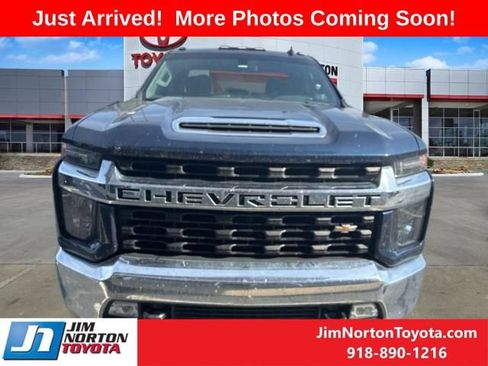 Used 2021 Chevrolet Silverado 3500 LT w/ Convenience Package AWD/4WD image 2