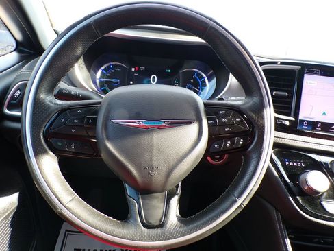 Used 2021 Chrysler Pacifica Limited w/ Uconnect Theater Family Group image 12