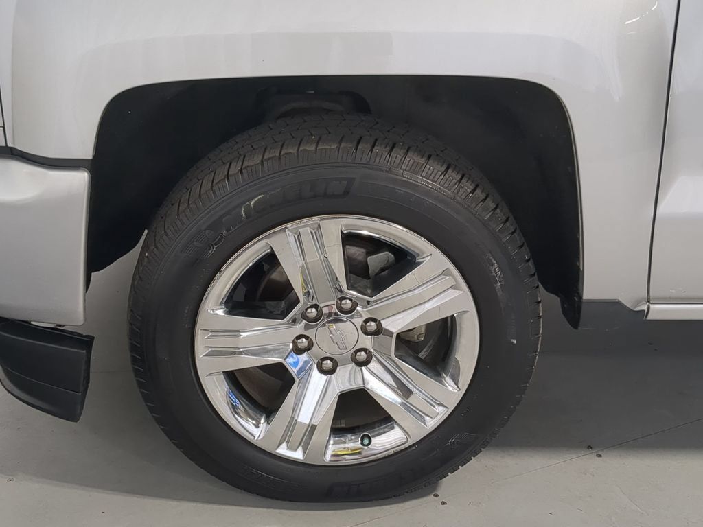 Used 2019 Chevrolet Silverado 1500 Custom w/ Custom Convenience Package AWD/4WD image 17