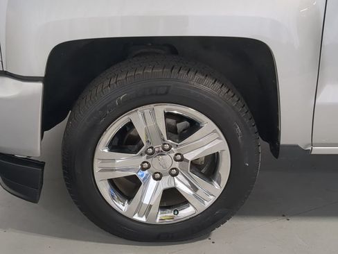 Used 2019 Chevrolet Silverado 1500 Custom w/ Custom Convenience Package AWD/4WD image 17