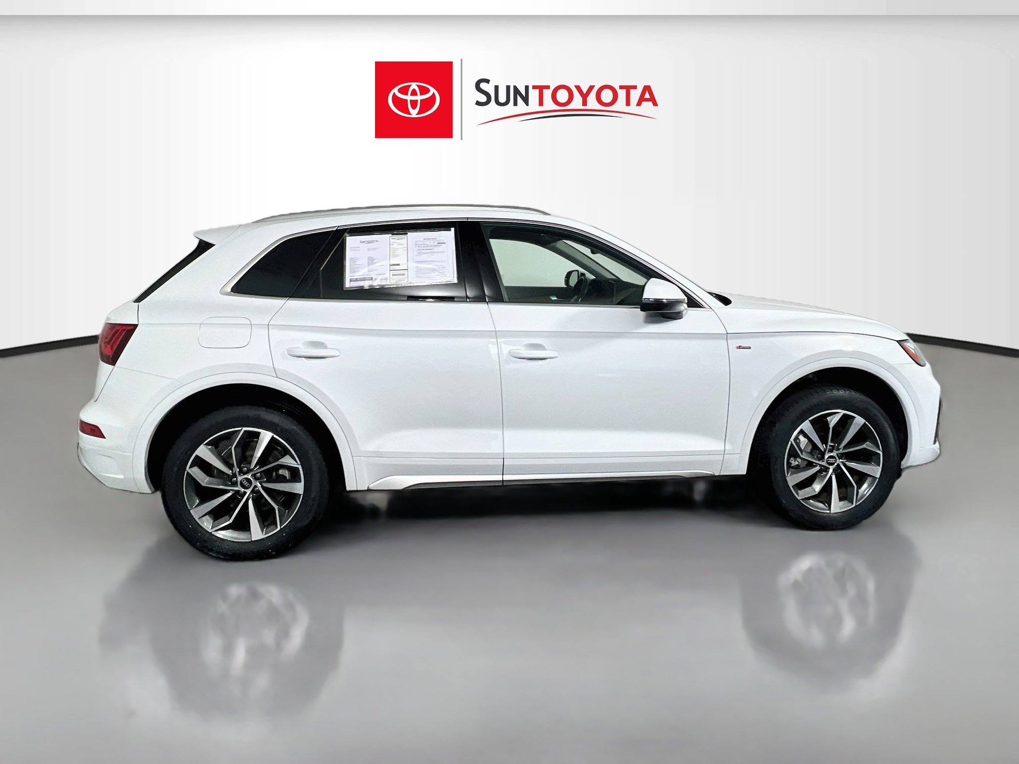 Used 2023 Audi Q5 2.0T Premium w/ Convenience Package AWD/4WD image 2