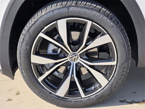 New 2026 Volkswagen Atlas SEL Premium R-Line image 9