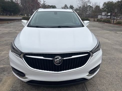Used 2018 Buick Enclave Essence image 1