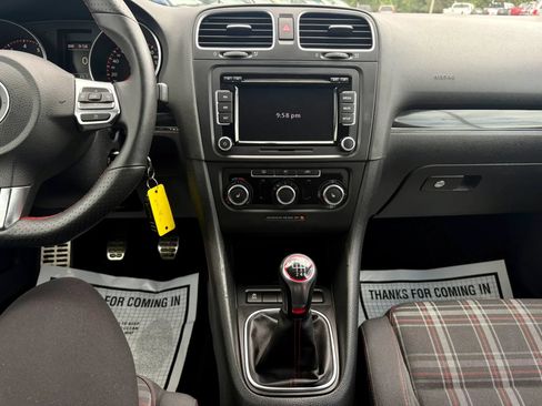 Used 2011 Volkswagen Golf 2-Door FWD image 24