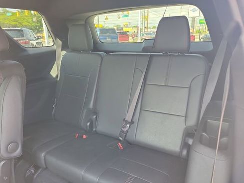 Used 2023 Chevrolet Traverse RS FWD image 10