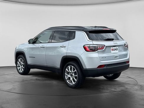 Used 2025 Jeep Compass Limited AWD/4WD image 8