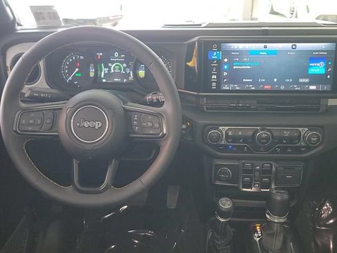 Used 2024 Jeep Wrangler Unlimited w/ Convenience Group AWD/4WD image 16