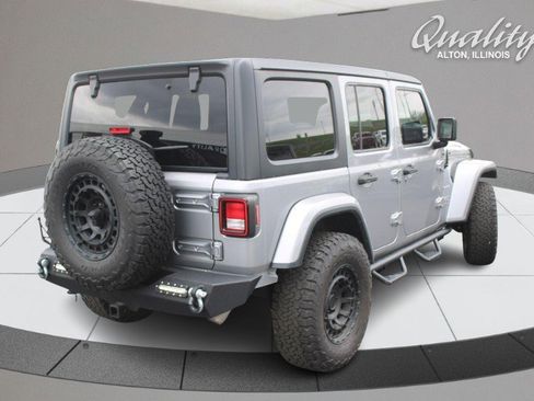 Used 2021 Jeep Wrangler Unlimited Sahara AWD/4WD image 4