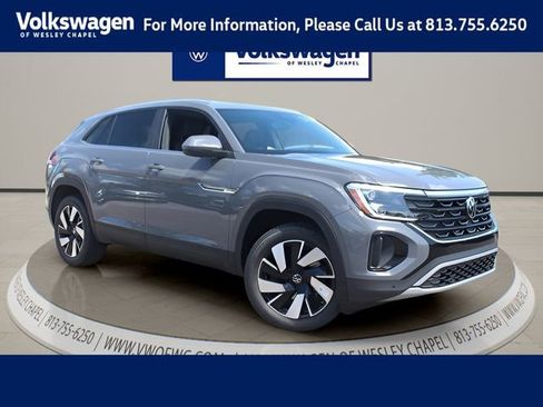 Certified 2026 Volkswagen Atlas Cross Sport SE FWD image 1