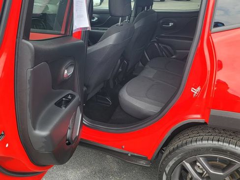 Used 2022 Jeep Renegade Latitude w/ Convenience Group AWD/4WD image 26